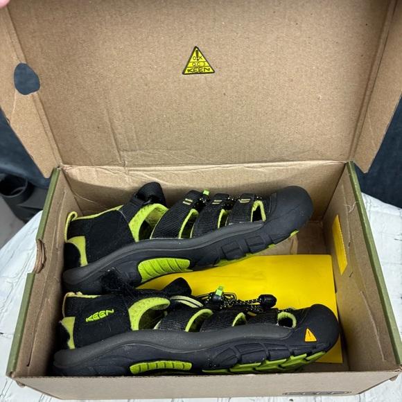 Keen Newport 2 Black and Lime Green Outdoor Sandals w/ Quick-Adjust Straps Sz 3Y - Picture 8 of 12
